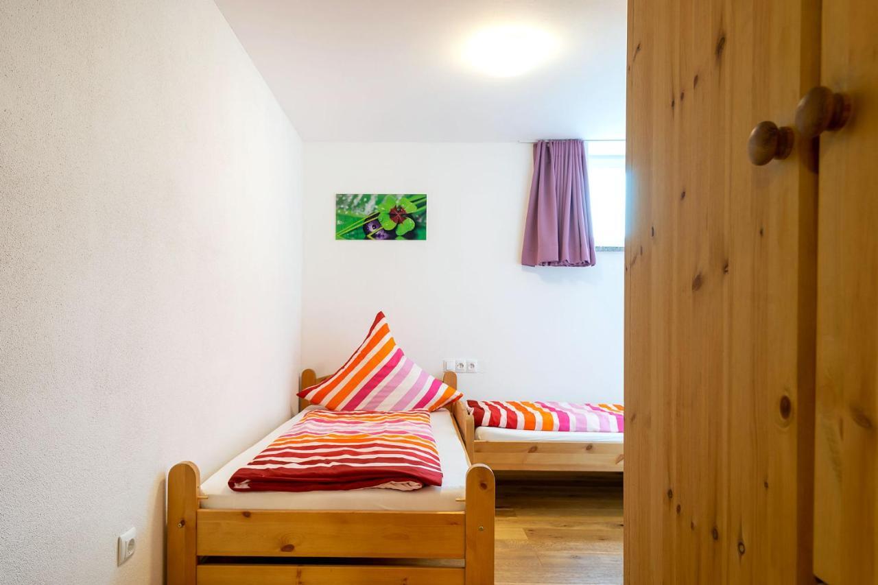Alpen-Hostel - Apartment Talstation Mit Motorradvermietung Memmingen Bagian luar foto