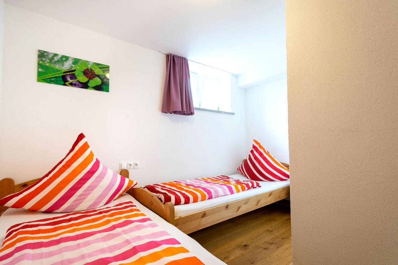 Alpen-Hostel - Apartment Talstation Mit Motorradvermietung Memmingen Bagian luar foto