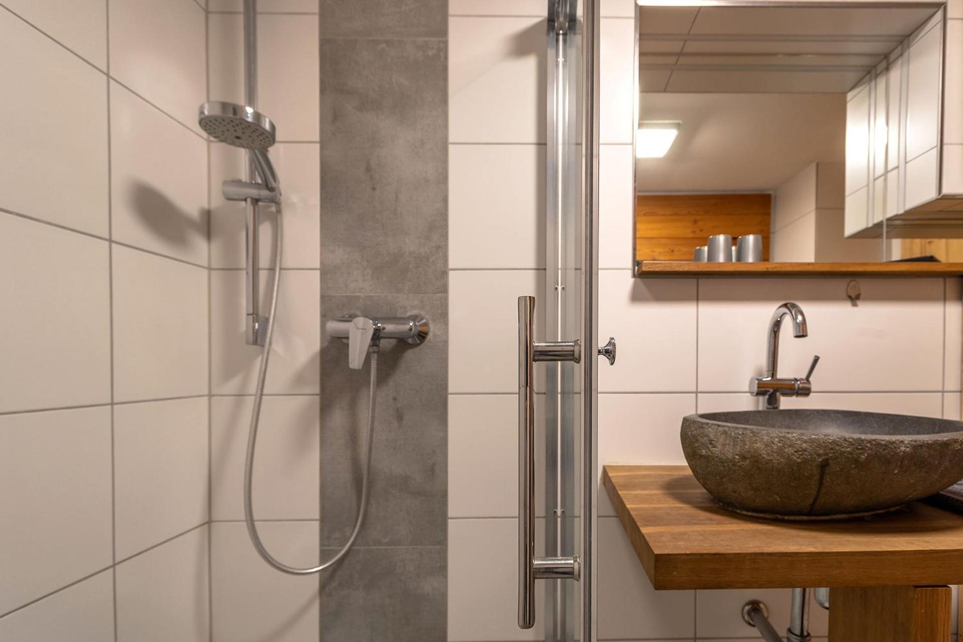 Alpen-Hostel - Apartment Talstation Mit Motorradvermietung Memmingen Bagian luar foto